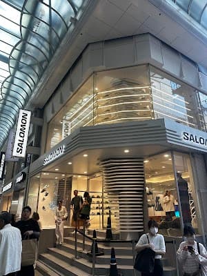 살로몬 (신사이바시스지)
