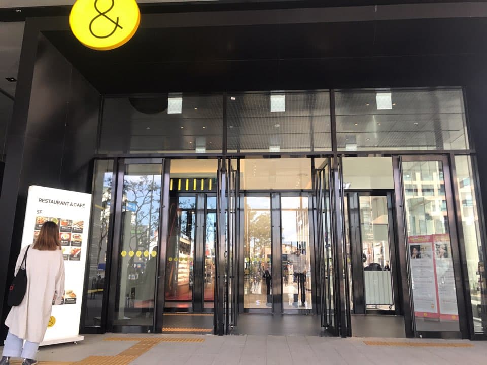 홍대 AK 플라자