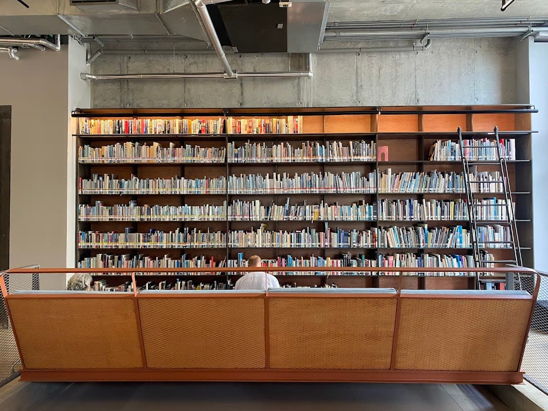William Warren Library (ห้องสมุดวิลเลียม วอร์เรน)