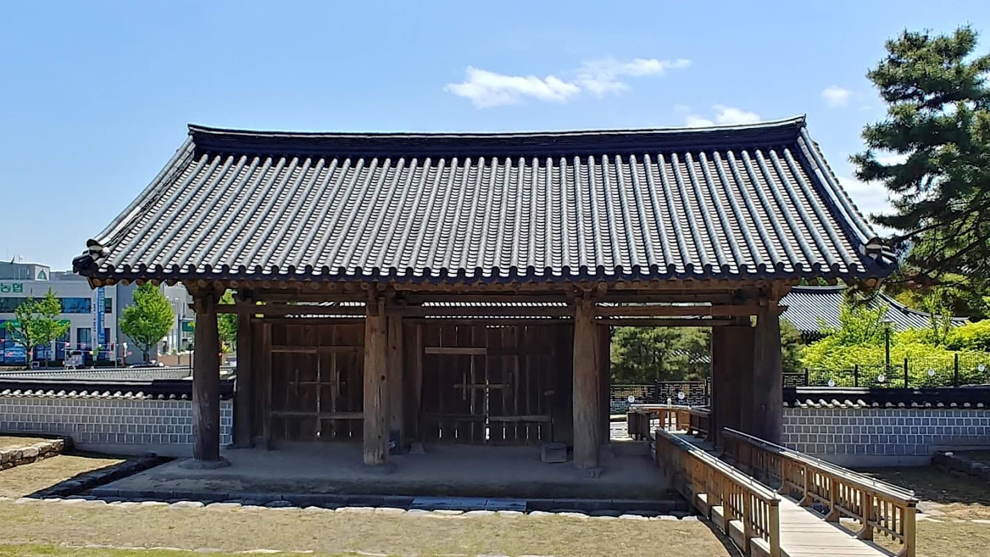 임영관 삼문